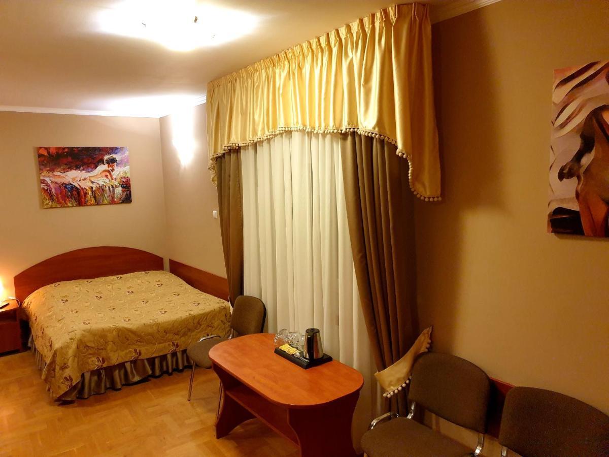 Palac Pod Debami Otel Zalasowa Dış mekan fotoğraf