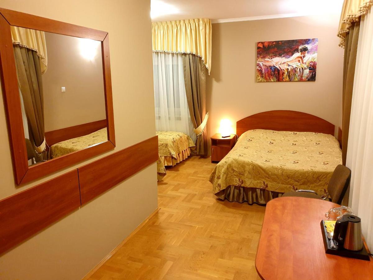 Palac Pod Debami Otel Zalasowa Dış mekan fotoğraf