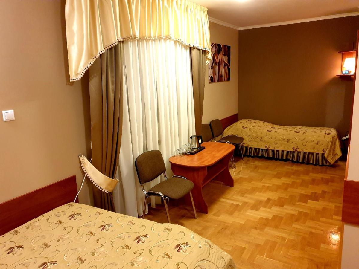 Palac Pod Debami Otel Zalasowa Dış mekan fotoğraf